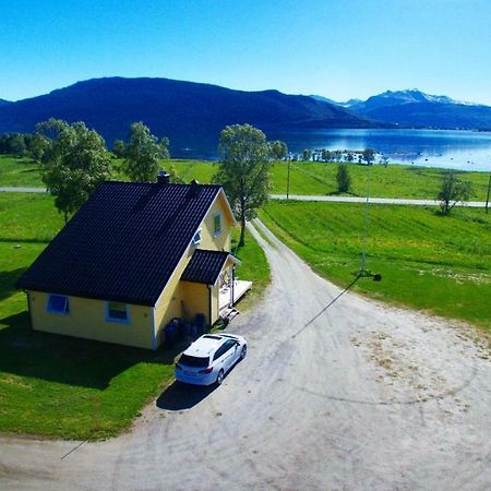 1 Room In The Yellow House, Close To Airport & Lofoten Evenskjer Esterno foto
